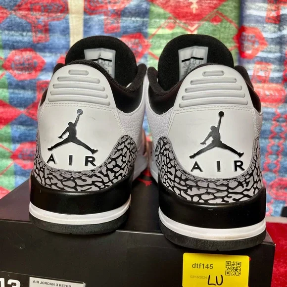 Size 13 nike air Jordan 3 infared 23 136064-123